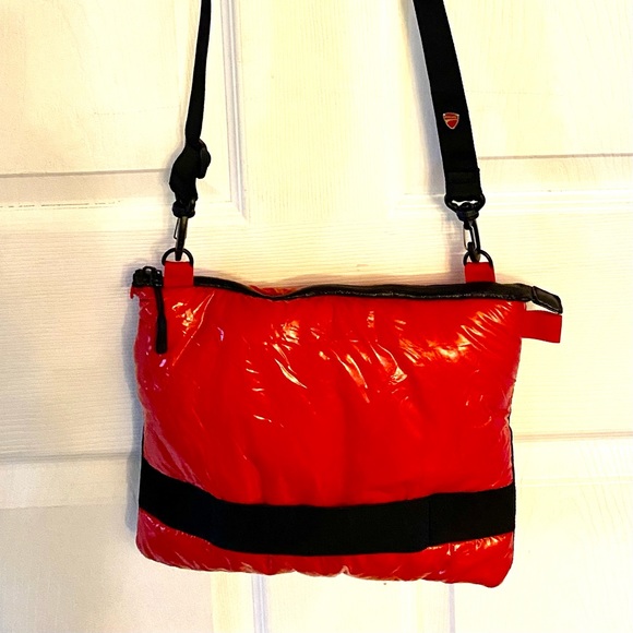 iSkin Ducati Italian nylon glossy - Picture 6 of 10